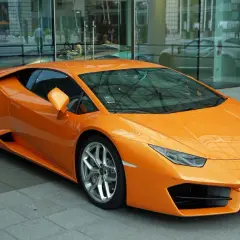 Ile kosztuje wynajem lamborghini? Sprawdź ceny i ukryte koszty