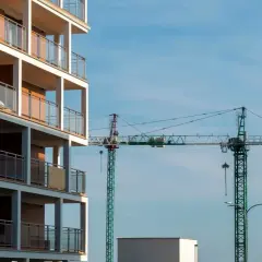 Czy deweloper może podnieść cenę mieszkania po podpisaniu umowy?