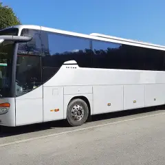 Ile kosztuje wynajem autokaru? Sprawdź, jak uniknąć wysokich cen
