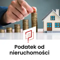 Ręka kładzie monetę na stosie, obok domku i rosnących stosów monet. Podatek od nieruchomości Poznań.