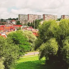 Jak szybko dojechać do osiedla Złotego Wieku w Krakowie? Sprawdź!