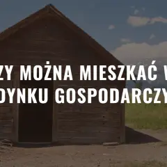 Drewniany budynek gospodarczy na tle gór i łąki.