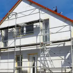 Co obejmuje termomodernizacja budynku i jak uniknąć wysokich kosztów?