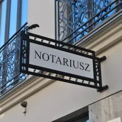 Kto płaci za notariusza przy wynajmie mieszkania? Zaskakujące zasady!