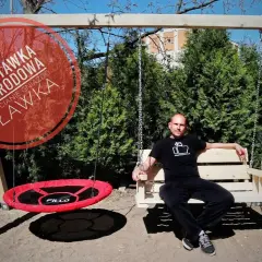 Jak zrobić huśtawkę ogrodową - proste kroki na YouTube, które zaskoczą