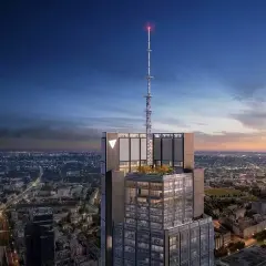 Wieżowiec Varso Tower z iglicą i ogrodem na dachu, górujący nad miastem. Ile pięter ma Varso Tower? To pytanie zadaje sobie wielu.