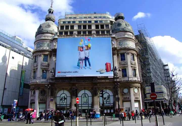 Ile kosztuje wynajem billboardu? Poznaj ceny i ukryte koszty