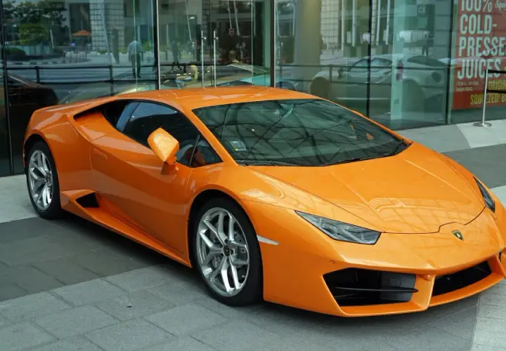 Ile kosztuje wynajem lamborghini? Sprawdź ceny i ukryte koszty