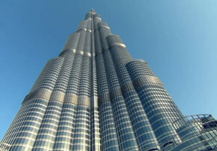 Najwyższy budynek świata ile ma metrów? Zaskakujące fakty o Burj Khalifa