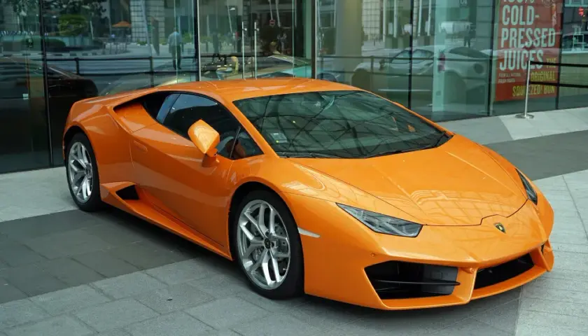 Ile kosztuje wynajem lamborghini? Sprawdź ceny i ukryte koszty