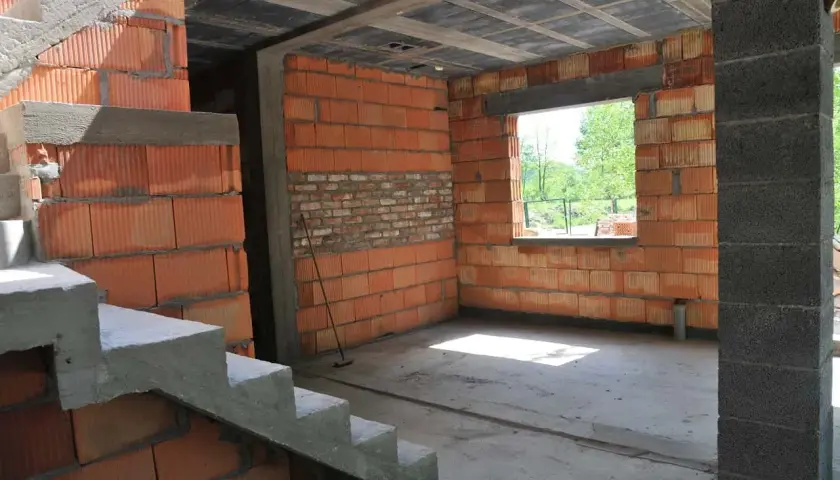 Ile kosztuje przekształcenie budynku gospodarczego na mieszkalny? Sprawdź koszty i pułapki