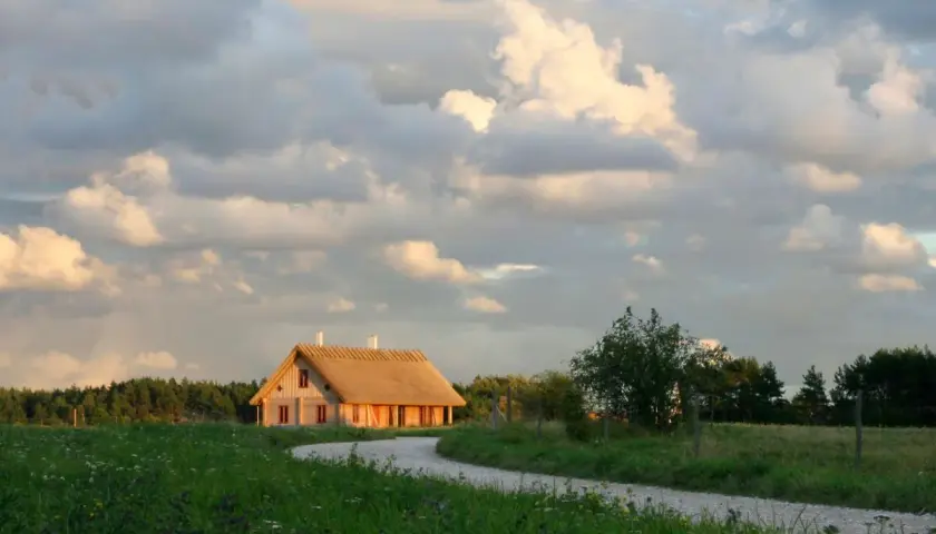 Czy rolnik płaci podatek od nieruchomości za budynek mieszkalny? Sprawdź zasady zwolnień