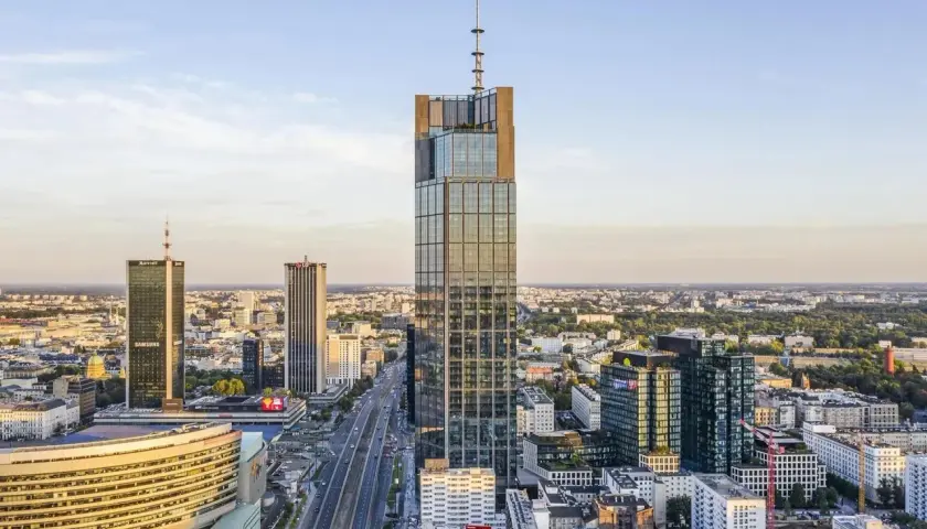 Najwyższy budynek w Warszawie – ile ma pięter i co warto wiedzieć?