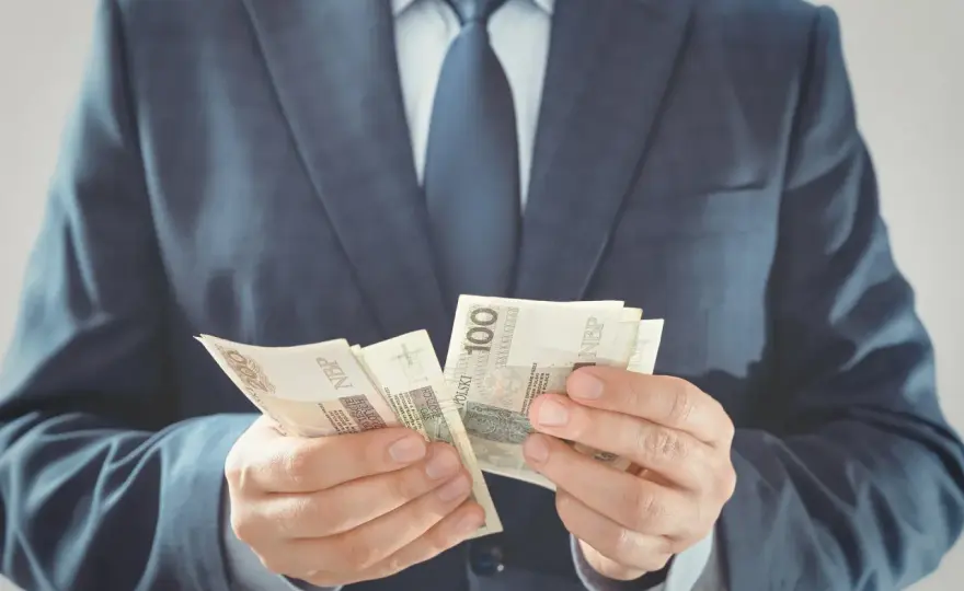 Ile zarabia przewodniczący rady gminy - dieta czy pensja?
