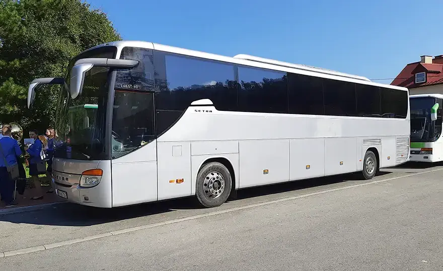 Ile kosztuje wynajem autokaru? Sprawdź, jak uniknąć wysokich cen