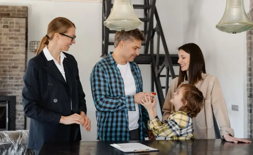 Kto płaci prowizję biuru nieruchomości? Wyjaśniamy!