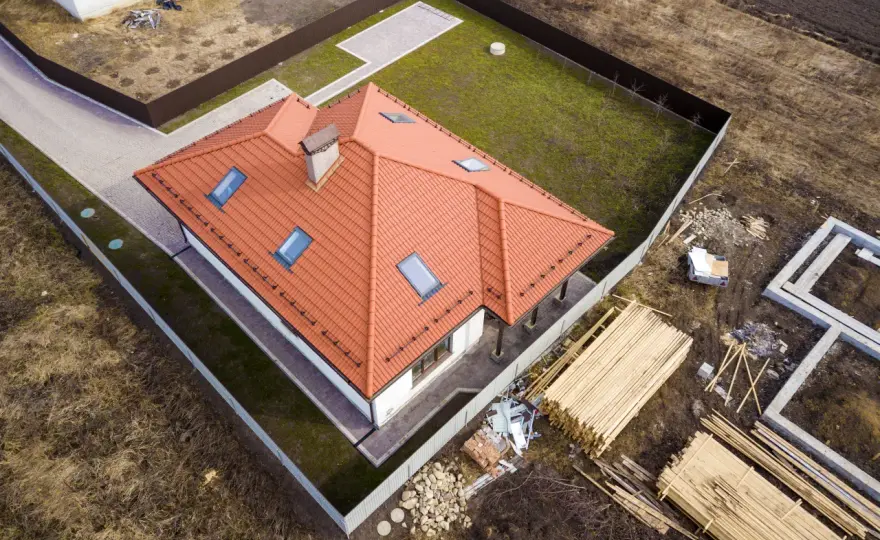 Co to jest budynek? Kluczowe cechy i definicje, które musisz znać