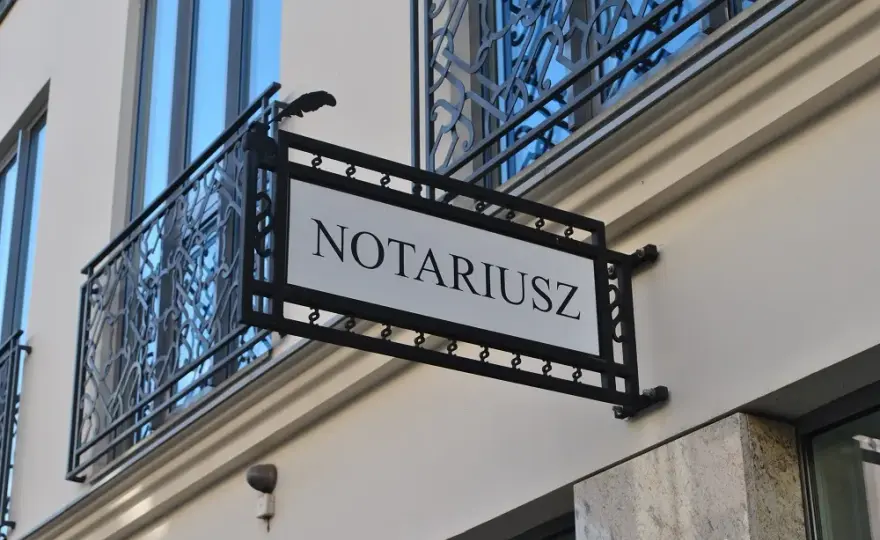 Kto płaci za notariusza przy wynajmie mieszkania? Zaskakujące zasady!