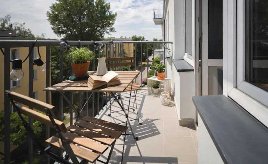 Ile kosztuje balkon przyczepny? Poznaj ceny i koszty budowy