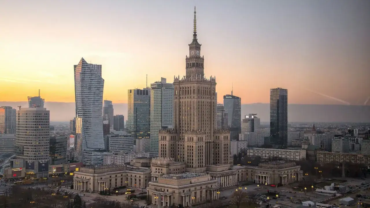 Zdjęcie Ile metrów ma najwyższy budynek w Polsce? Zaskakujące fakty o Varso Tower