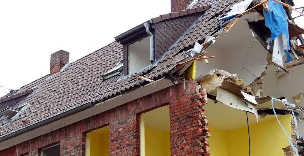 Zdjęcie Ile cm wynosi osiadanie budynku? Kluczowe informacje i przykłady
